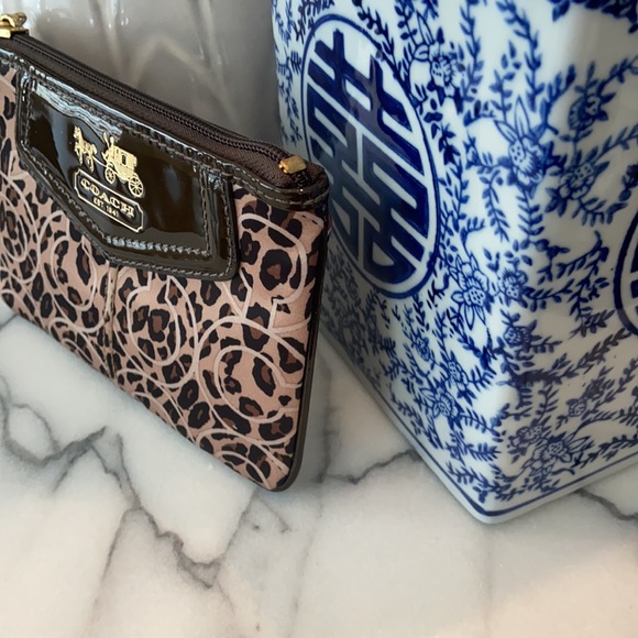 Coach wristlet - Picture 4 of 9